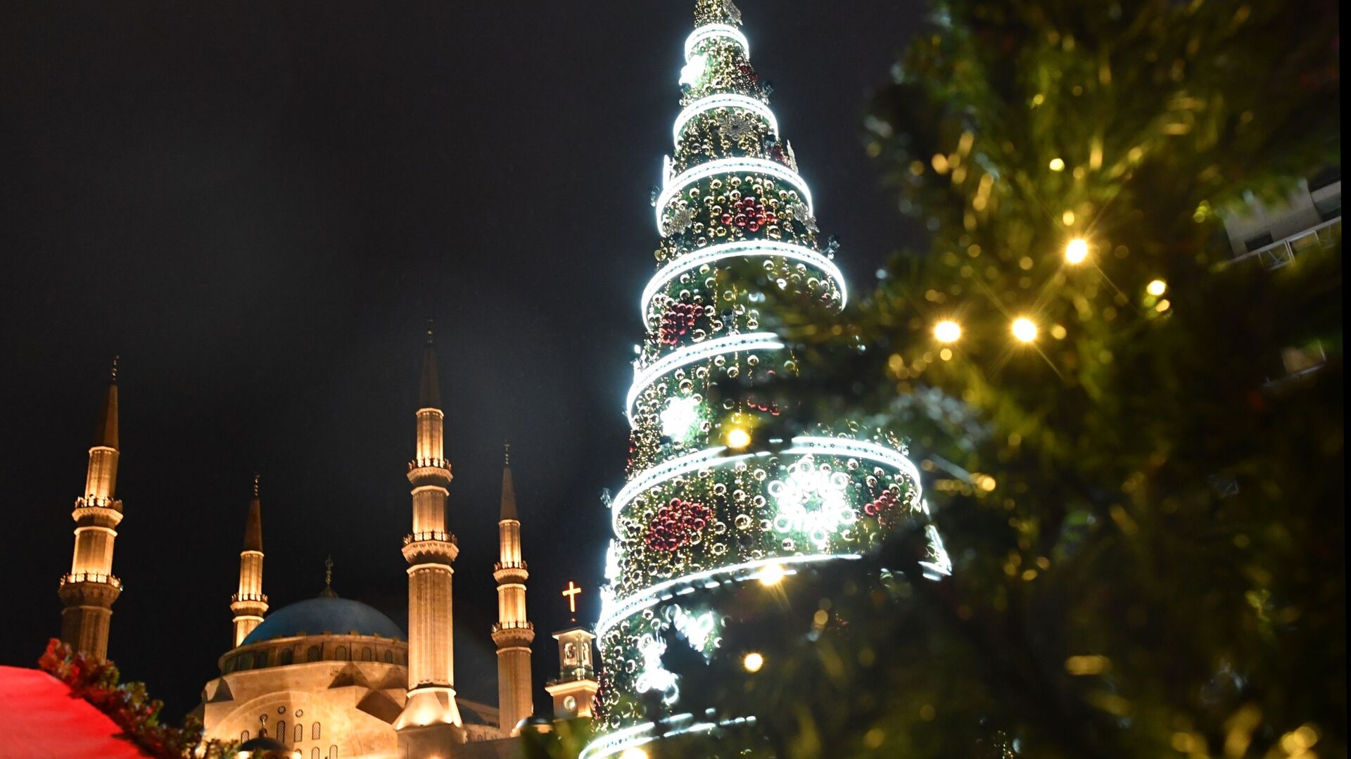 شجرة عيد الميلاد في مدينة بيروت، لبنان ديسمبر/ كانون الأول 2018 - سبوتنيك عربي, 1920, 19.12.2021