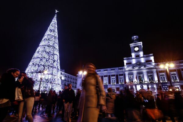 شجرة عيد الميلاد في ساحة بلاثا مايور مدريد، إسبانيا 15 ديسمبر/ كانون الأول 2018 - سبوتنيك عربي