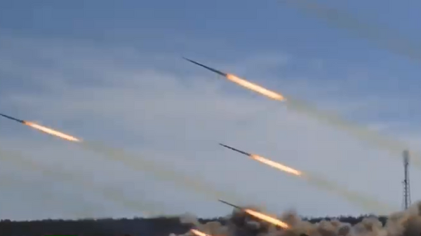 إطلاق وابل صواريخ روسية - سبوتنيك عربي