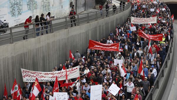 شيوعيون خلال تظاهرة مطلبية في لبنان - سبوتنيك عربي