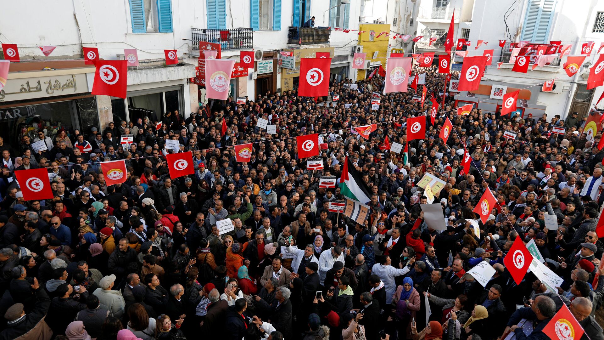 احتجاجات في تونس مطالبة برفع الأجور، 19ديسمبر/كانون الأول 2018 - سبوتنيك عربي, 1920, 17.10.2021