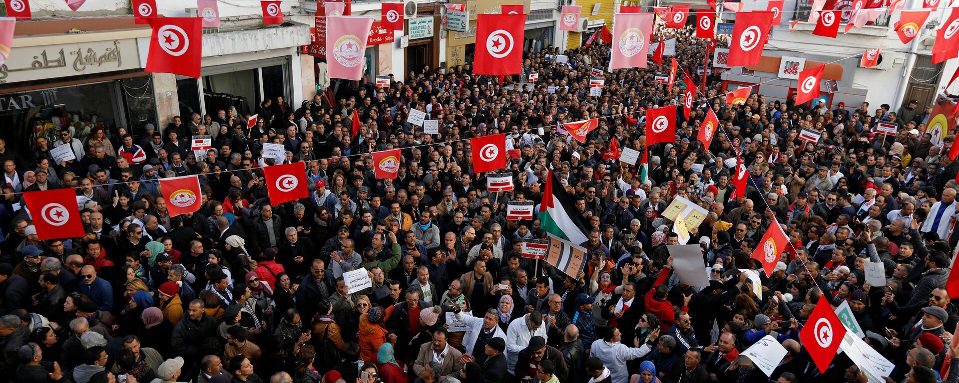 احتجاجات في تونس مطالبة برفع الأجور، 19ديسمبر/كانون الأول 2018 - سبوتنيك عربي, 1920, 14.12.2021