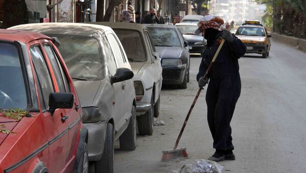 عاملات نظافة في شوارع دمشق - أم محمود - سبوتنيك عربي
