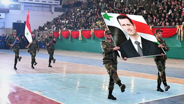 جنود الجيش السوري في الاحتفال بالذكرى الثانية لتحرير حلب من المسلحين - سبوتنيك عربي