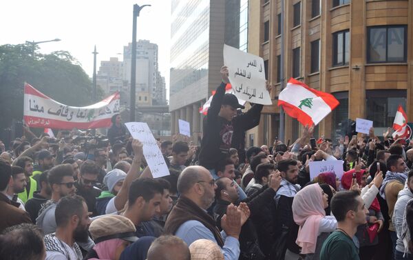 المتظاهرين في بيروت - سبوتنيك عربي