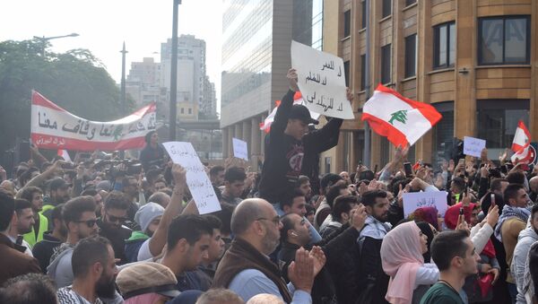  المتظاهرون في بيروت - سبوتنيك عربي