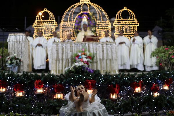 قداس عيد الميلاد في كنيسة سانت ماري الكاثوليكية في دبي - سبوتنيك عربي