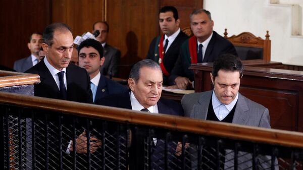 الرئيس المصري الأسبق محمد حسني مبارك خلال محاكمة اقتحام السجون - سبوتنيك عربي
