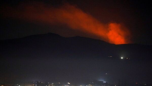 الدخان يتصاعد من الجبل كما شوهد من ريف دمشق - سبوتنيك عربي