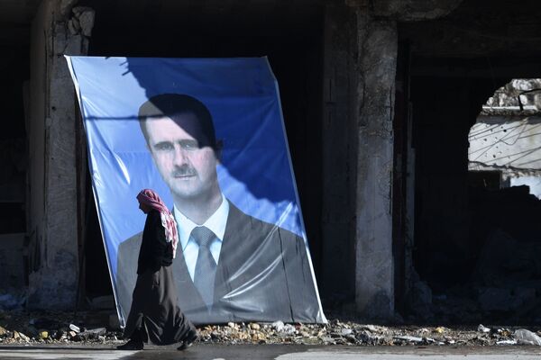 صورة رئيس الجمهورية العربية السورية بشار الأسد في ضواحي حلب - سبوتنيك عربي