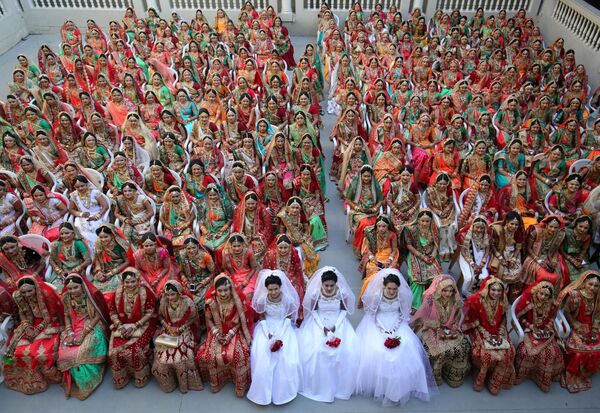 العرائس خلال حفل زفاف جماعي في الهند - سبوتنيك عربي