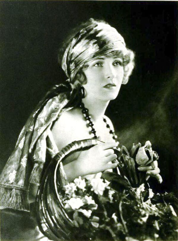 الممثلة الأمريكية للسينما الصامتة كلير وندسور، عام 1921 - سبوتنيك عربي