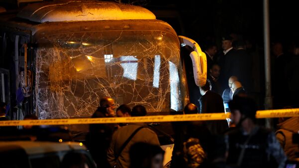 تفجير حافلة تقل سائحين في منطقة الهرم في مصر - سبوتنيك عربي