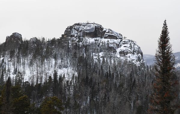 سلسلة صخرية في المحمية الطبيعية الروسية ستولبي، بالقرب من مدينة كراسنويارسك - سبوتنيك عربي