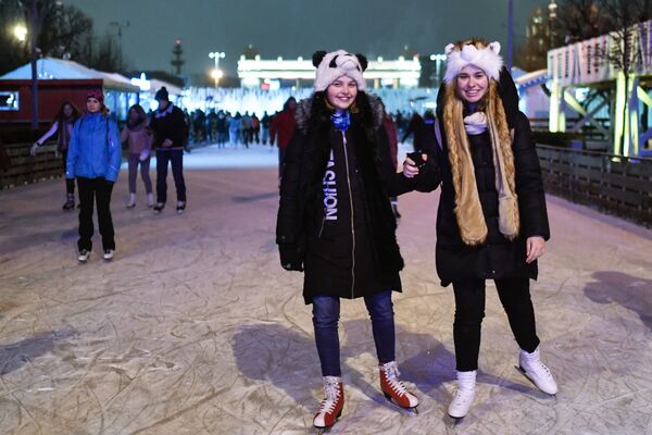 افتتاح حلبة التزلج في حديقة غوركي في موسكو - سبوتنيك عربي