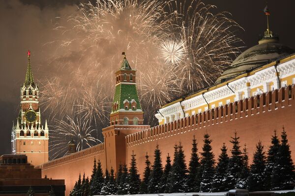 الألعاب النارية بمناسبة الاحتفال بعيد رأس السنة في موسكو - سبوتنيك عربي