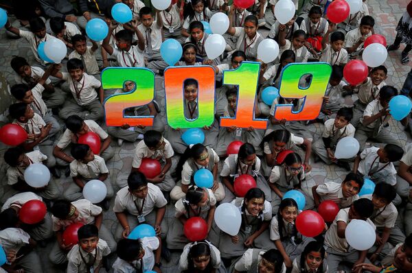 طلاب مدرسة قبيل عيد رأس السنة في الهند - سبوتنيك عربي