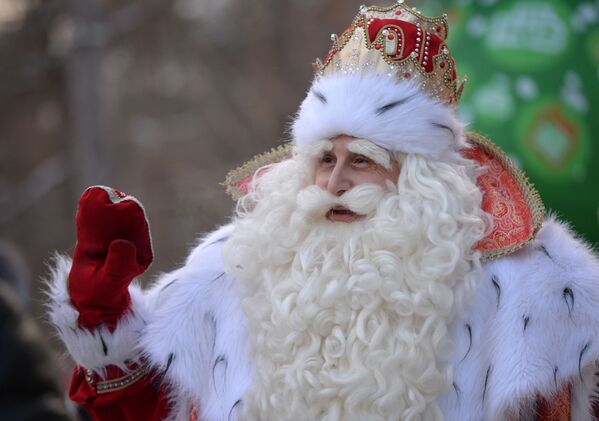 بابا نويل الروسي في مدينة يكاترينبورغ الروسية - سبوتنيك عربي