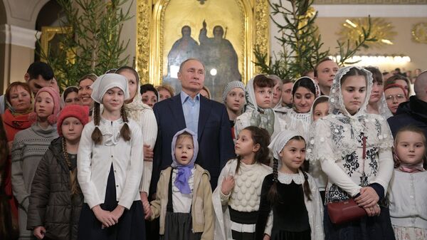 بوتين يحضر قداس عيد الميلاد في سان بطرسبورغ - سبوتنيك عربي