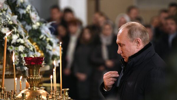 الرئيس الروسي فلاديمير بوتين في قداس عيد الميلاد - سبوتنيك عربي