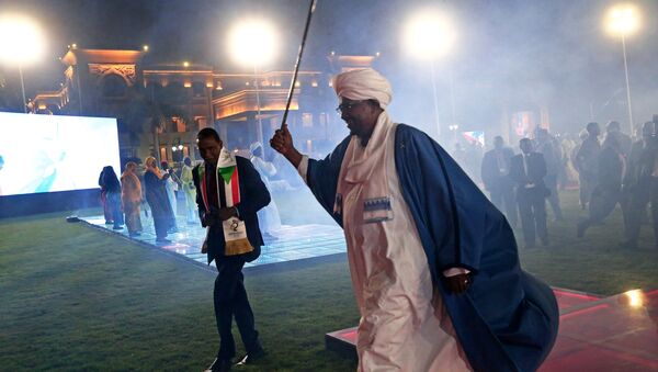 Sudan’s President Omar Al Bashir waves after address the nation during the 62nd Anniversary Independence Day at the Palace in Khartoum, Sudan December 31,2017 - سبوتنيك عربي