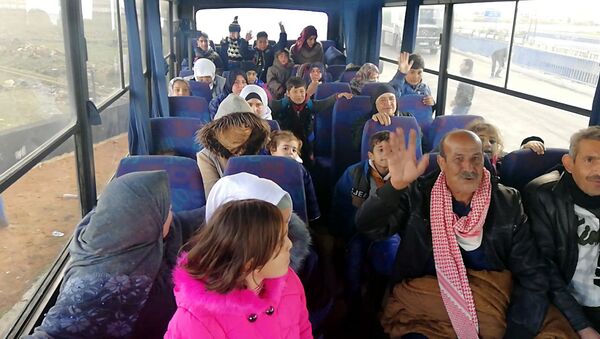 7000 لاجئ سوري عادوا من مخيمات الأردن منذ افتتاح معبر نصيب - سبوتنيك عربي