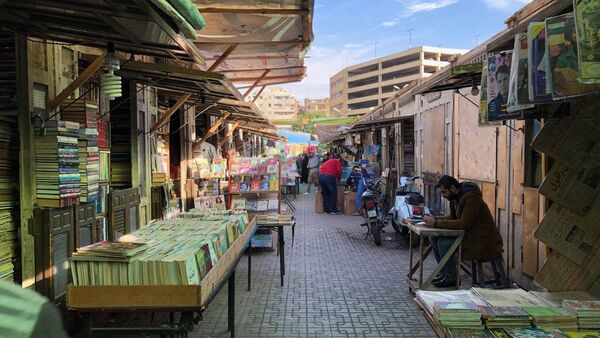 سور الأزبكية لبيع الكتب القديمة بالقاهرة - سبوتنيك عربي