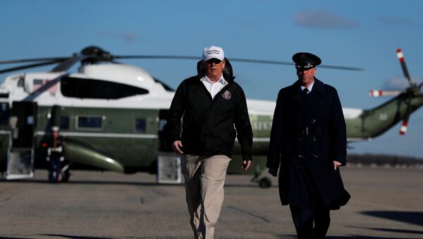 الرئيس الأمريكي دونالد ترامب في زيارة إلى منطقة الحدود الجنوبية للولايات المتحدة في ولاية تكساس من قاعدة أندروز المشتركة في ولاية ماريلاند - سبوتنيك عربي