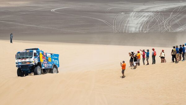 فريق روسيا كاماز-ماستير المشارك في سباق رالي داكار 2019 في بيرو، في فئة قيادة الشاحنات بين بيسكو و سان خوان دي ماركونا، وسائقي الفريق: دميتري سوتنيكوف، ودميتري نيكيتين، وإلنور موستافين - سبوتنيك عربي