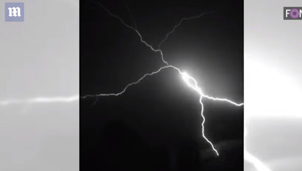 بالفيديو...لقطات نادرة لبرق يلمع في سماء البرازيل - سبوتنيك عربي