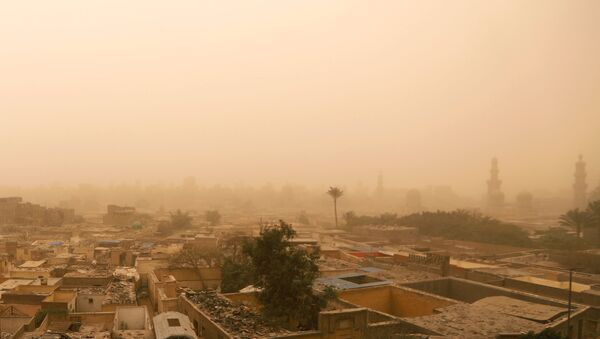 منظر عام للمقابر خلال عاصفة رملية في القاهرة - سبوتنيك عربي