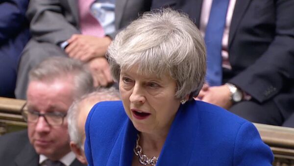رئيسة الوزراء البريطانية تيريزا ماي تتحدث بعد فوزها في تصويت على الثقة بعد رفض البرلمان لصفقة خروج بريطانيا من الاتحاد الأوروبي - سبوتنيك عربي
