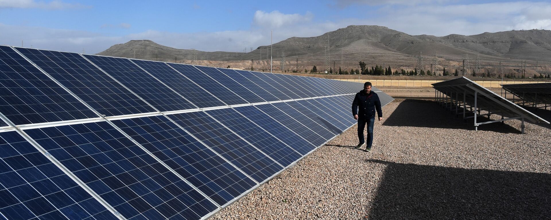 محطة لتوليد الكهرباء من الطاقة الشمسية، تبعد 20 كيلومترا عن دمشق، سوريا - سبوتنيك عربي, 1920, 02.07.2021