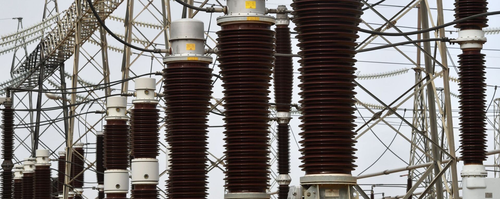تصليحات لخطوط الكهرباء، محطة لتوليد الكهرباء من الطاقة الشمسية، تبعد 20 كيلومترا عن دمشق، سوريا - سبوتنيك عربي, 1920, 04.10.2019