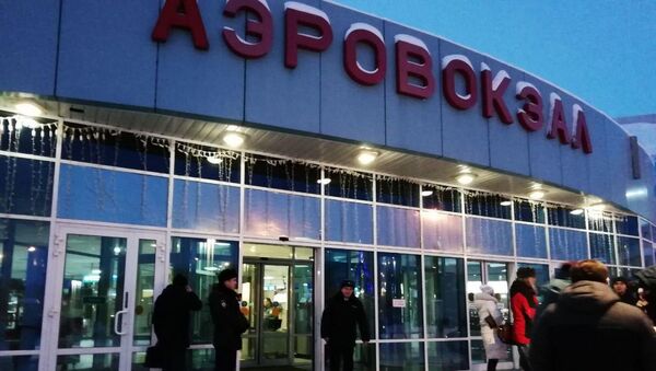 قيام الطائرة الروسية رحلة رقم SU1515 بهبوط اضطراري في خانتي مانسيسك، روسيا 22 يناير/ كانون الثاني 2019 - سبوتنيك عربي