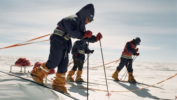 الطاقم النسائي المشارك في البعثة العلمية-الرياضية ميتيليتسا في أنتاركتيكا - سبوتنيك عربي
