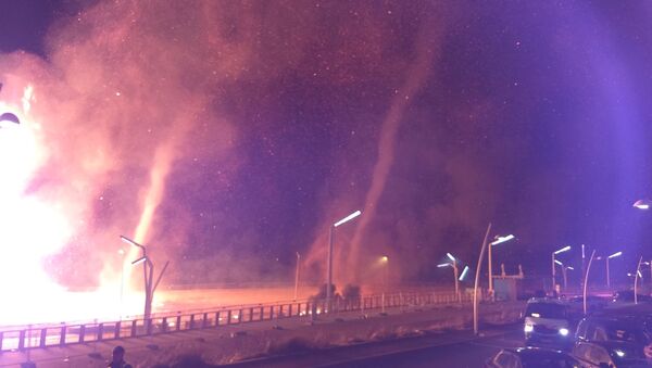 دوامات النار مع قرب السنة الجديدة في سخييفينينغن في لاهاي - سبوتنيك عربي