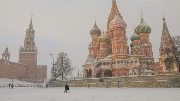 مشهد لكتدرائية  القديس باسيل على الساحة الحمراء أثناء تساقط الثلوج في موسكو، 21 يناير/ كانون الثاني 2019 - سبوتنيك عربي