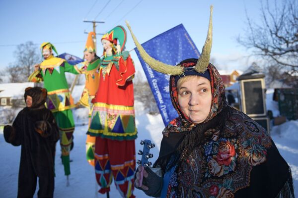 مهرجان بولشي سفياتوتشني غوليانيا ف منطقة لينينغراد الروسية - سبوتنيك عربي