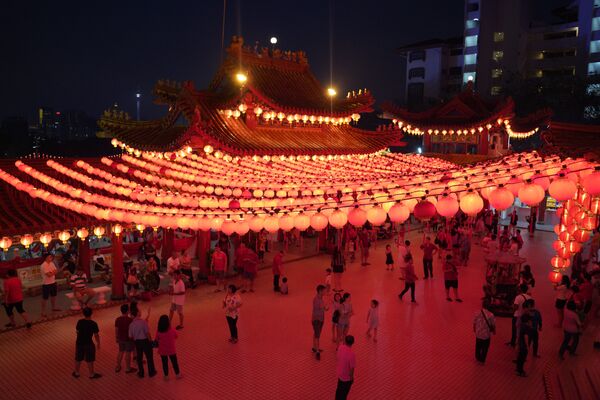 الاحتفال برأس السنة القمرية الصينية الجديدة في معبد في كوالالمبور، ماليزيا 4 فبراير/ شباط 2019 - سبوتنيك عربي