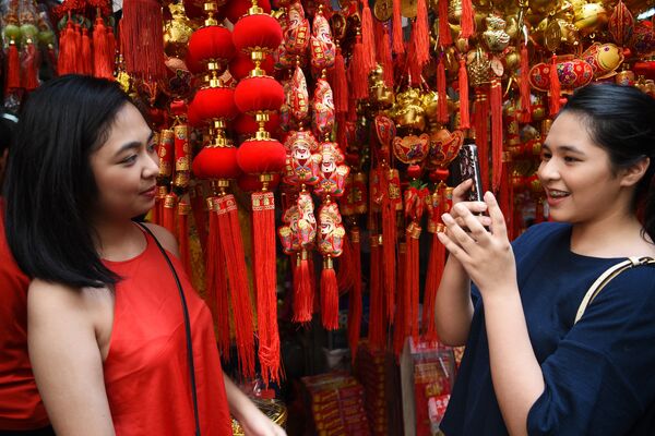 الاحتفال برأس السنة القمرية الصينية الجديدة في تشاينا تاون في مانيلا، الفلبين، 4 فبراير/ شباط 2019 - سبوتنيك عربي