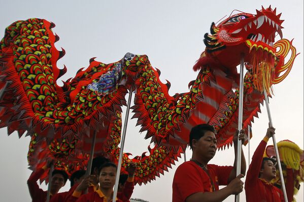 الاحتفال برأس السنة القمرية الصينية الجديدة أمام القصر الملكي في بنوم بنه، كمبوديا، 4 فبراير/ شباط 2019 - سبوتنيك عربي