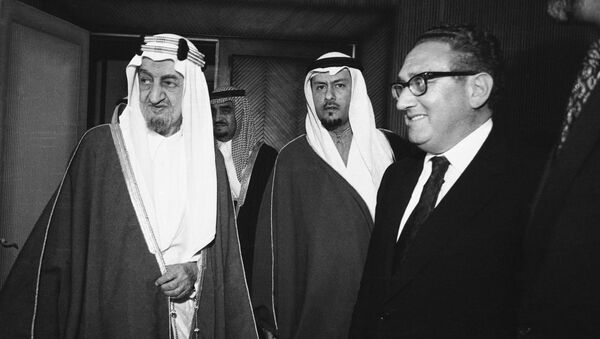 الملك فيصل والأمير فهد خلال لقاء هنري كيسنجر - سبوتنيك عربي