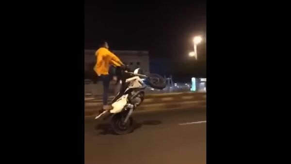 متهور الدراجة النارية في السعودية - سبوتنيك عربي