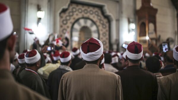 شيوخ داخل جامع الأزهر الشريف في القاهرة - سبوتنيك عربي