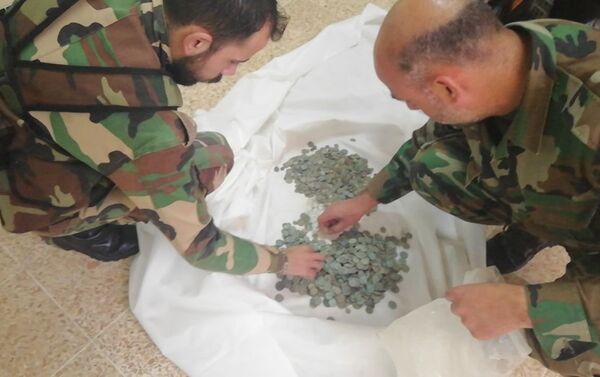 الأمن الجنائي السوري يفشل عملية تهريب آلاف القطع الأثرية من درعا إلى السعودية - سبوتنيك عربي
