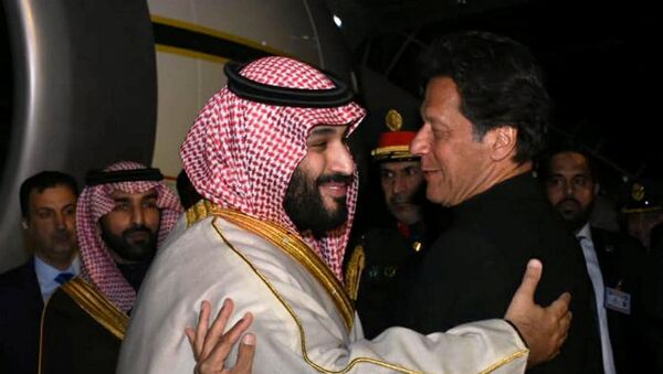 ولي العهد السعودي الأمير محمد بن سلمان مع رئيس الوزراء الباكستاني عمران خان - سبوتنيك عربي