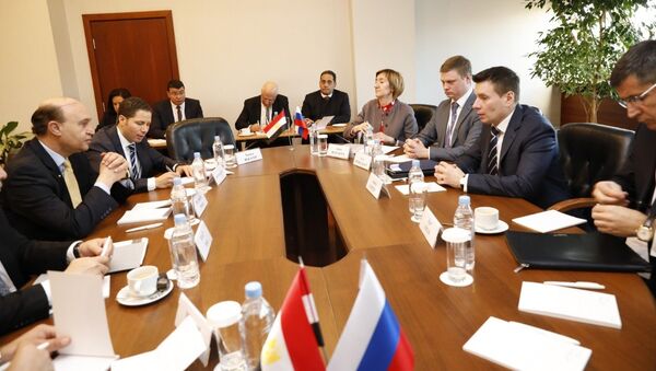 اجتماع رئيس هيئة قناة السويس مع الوفد الروسي للإعلان عن موعد تأسيس المنطقة الروسية في مصر - سبوتنيك عربي