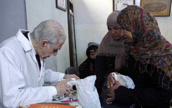 طبيب الفقراء - الطبيب السوري إحسان عز الدين - سبوتنيك عربي