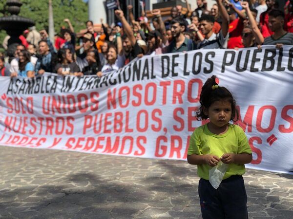 تظاهرة في شوارع مدينة كاراكاس، فنزويلا فبراير/ شباط 2019 - سبوتنيك عربي